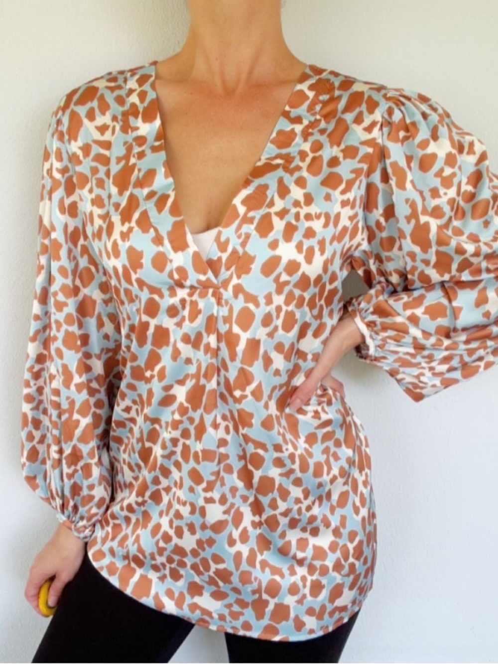 Unbranded blue orange satin leopard print balloon sleeve blouse size medium